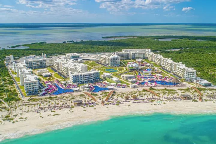 Planet Hollywood Cancun by Royalton 20 al 23 de Noviembre 2026